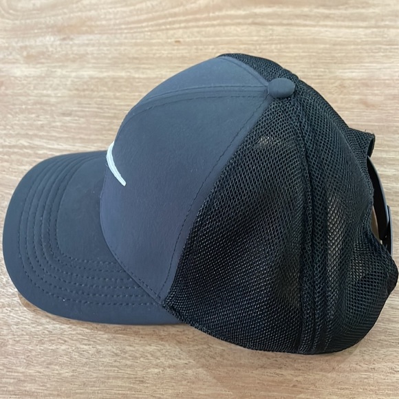 Nike Golf Snapback - Dark gray like new 💯 - Picture 2 of 7
